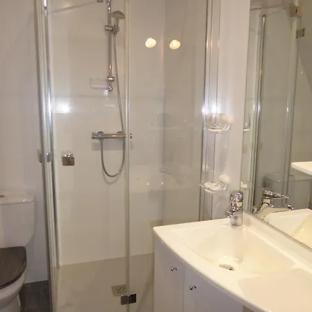 Le Clos Du Pont Martin Bed & Breakfast 4*
