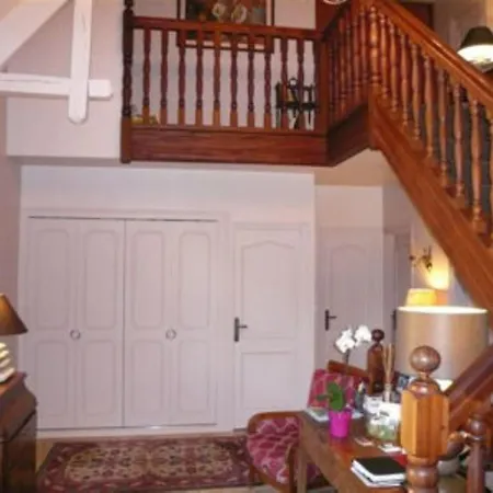 Le Clos Du Pont Martin Bed & Breakfast 4*